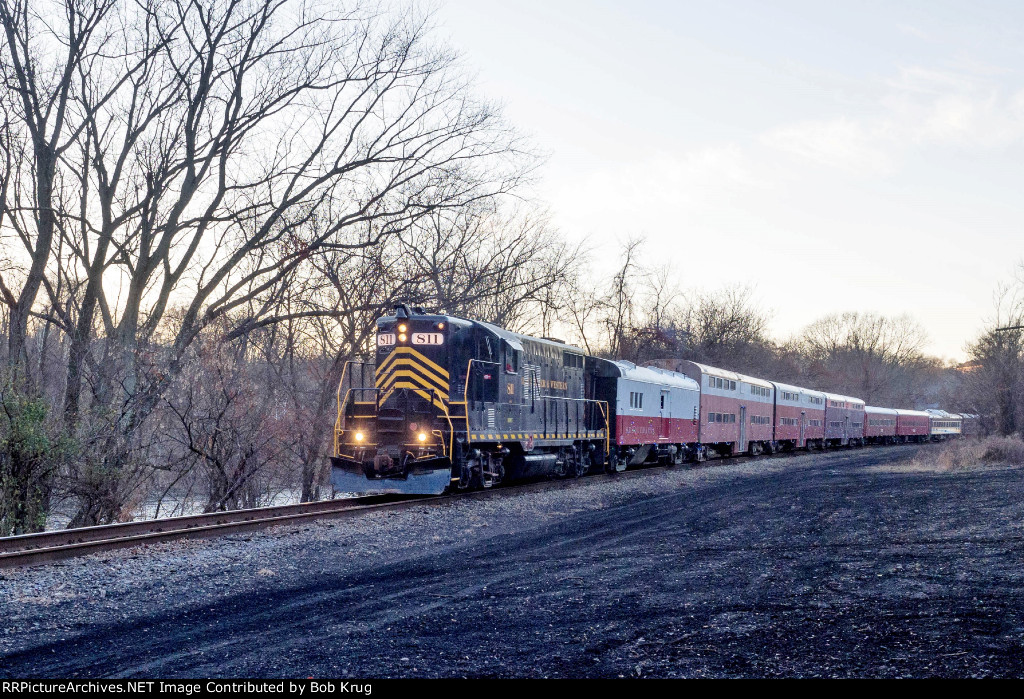Bonus Santa train in waning daylight:  Delaware River Rail Excursion's North Pole Express / 4:00 p.m. departure out of Phillipsburg